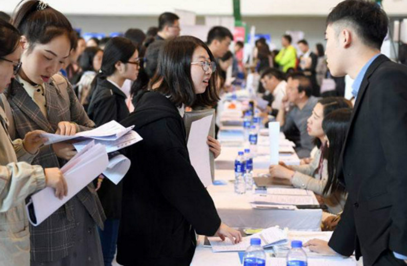 3大“亮红灯”的大学专业，多所高校已撤销，市场营销最没前途？