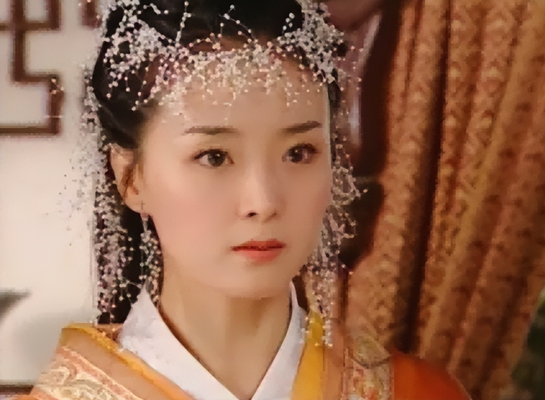 颜值不够别带“额饰”！13位女星造型PK，谁才撑得起倾国倾城