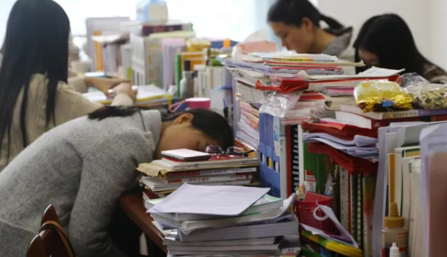 2022考研数学遇“偶数年”实锤了！考生哭天抢地，一个大题都不会