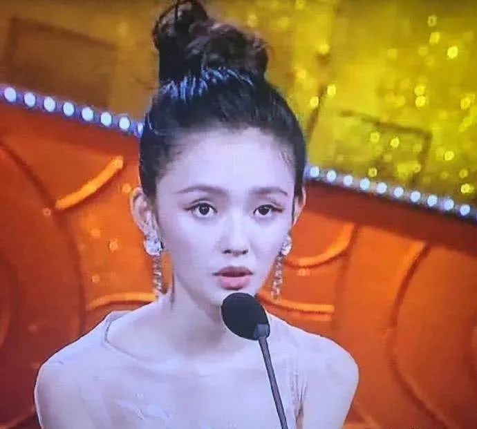 中国娱乐圈最瘦的女明星盘点(暴瘦的8位女明星，有的饿晕在家，有的难以生育，有的近乎毁容)