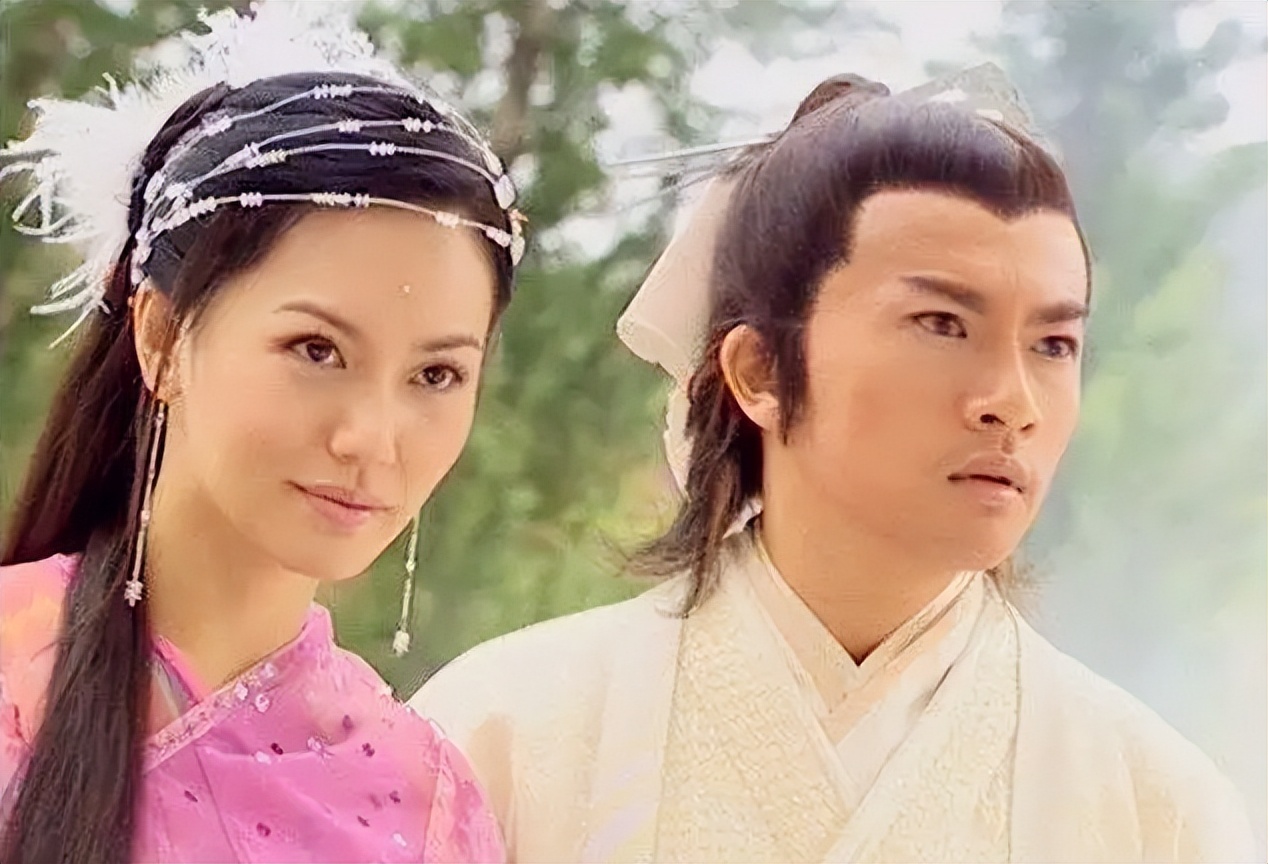 《倚天屠龙记》中，殷素素追随老公丢下儿子，真的不配为人母吗？