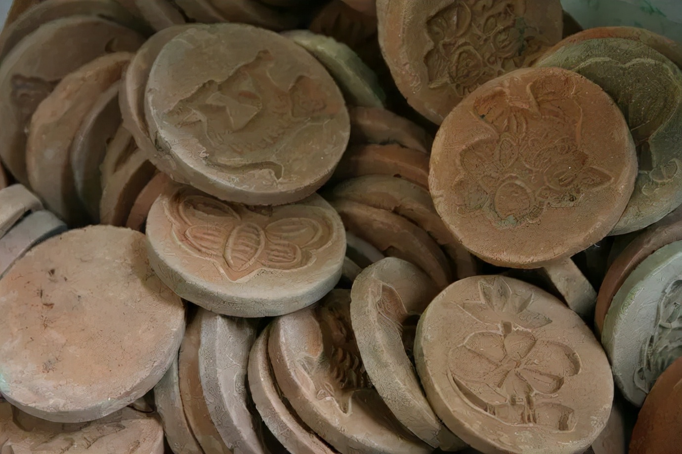 户外儿童游戏——摔胶泥