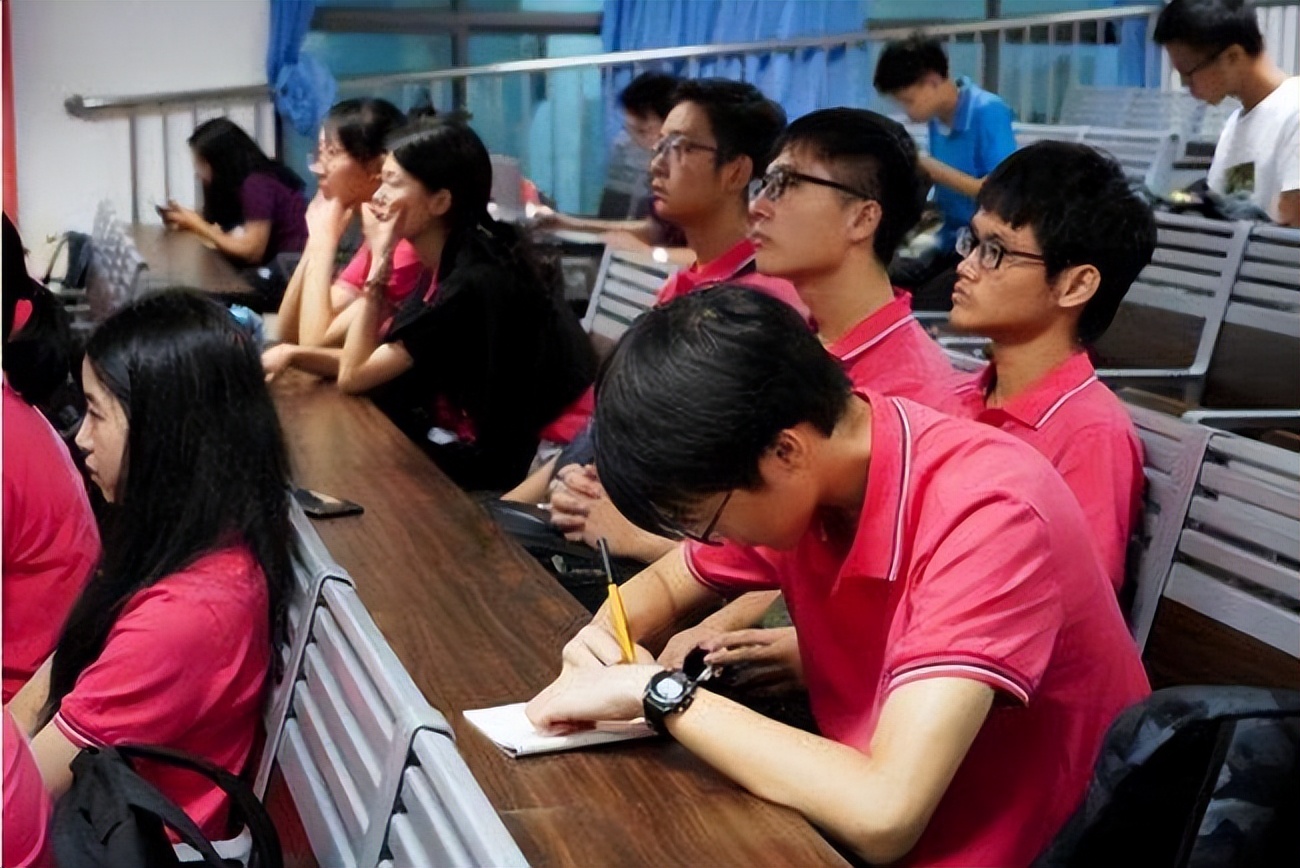 “实名劝退”专业排行出炉，不被往届学生看好的专业，要理性选择