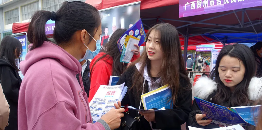 上海一女大学生找工作，被索要“私密照”，公司是这样解释的