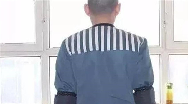 2004年，五旬老汉“易容”，骗财骗色22岁女大学毕业生