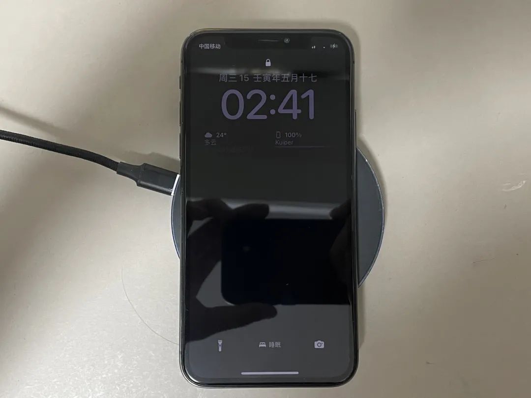 升级iOS 16，竟解锁了iPhone 14独享的熄屏显示？