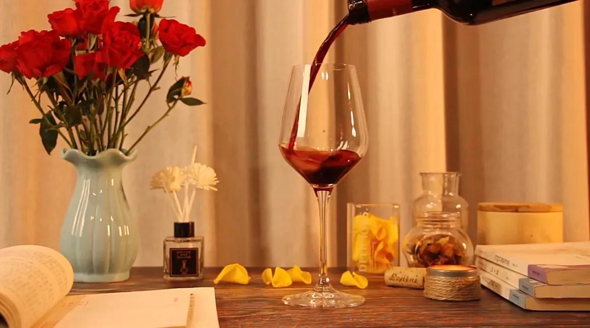 喝酒日常|喝酒朋友圈文案/今夜来一杯微醺酒