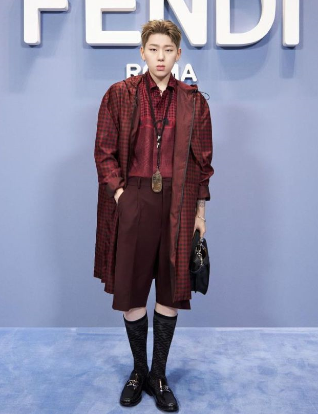 韩星出席时装周：泫雅男友辣眼，权志龙有“姨味”，朴宝剑头发油