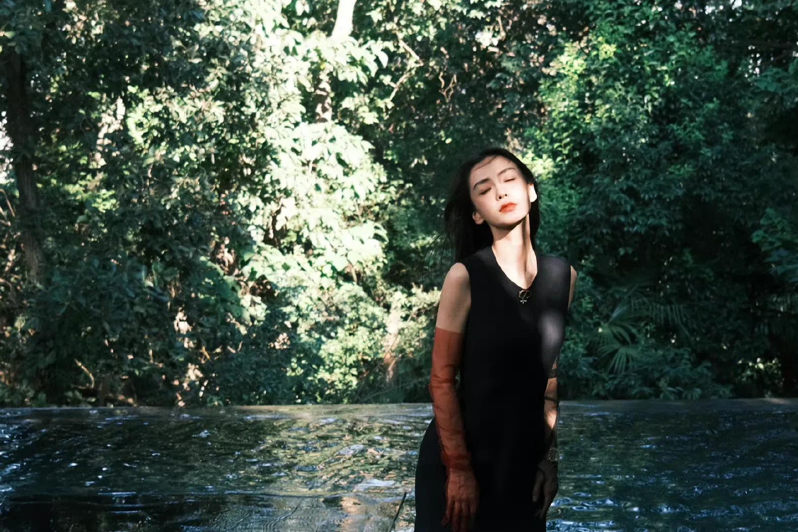 baby不愧是时尚女王！这气场一整个被拿捏住了