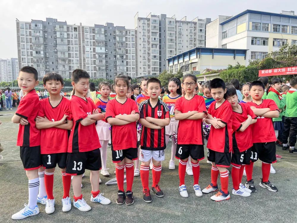 双流区迎春小学举行第七届校园足球班级联赛暨啦啦操比赛颁奖仪式