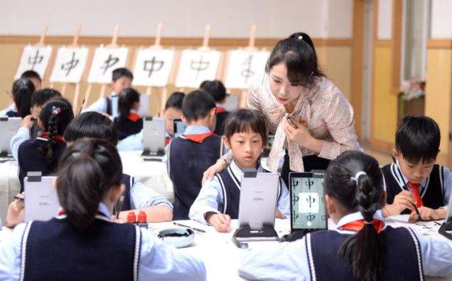 “教师薪资不低于公务员水平”后，公务员却感到委屈，表示不公平