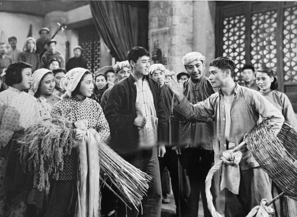 1953年,王蓓应邀出演了长春电影制片厂拍摄的故事影片《丰收》,在其中