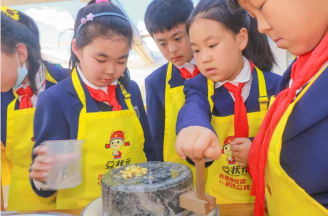 “玩美工坊”签约“豆状元”，共建新行业、新生态发展新模式