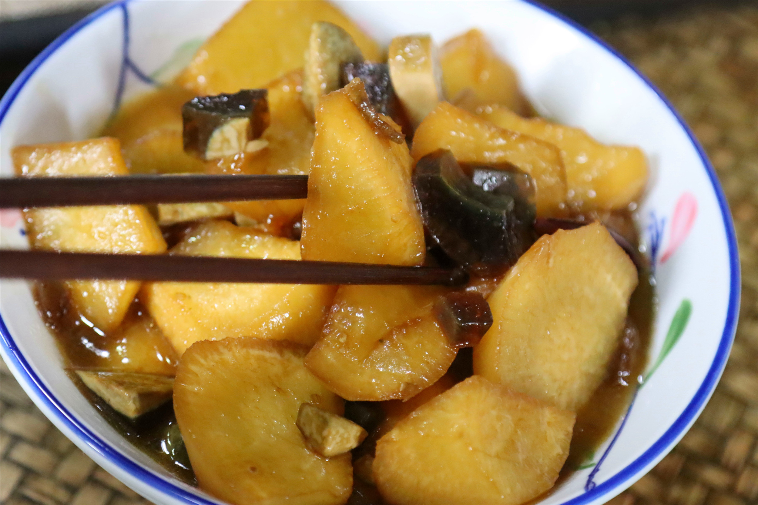 怎樣炒蘿蔔好吃？ 搭配一樣，蘿蔔甜味道香，解饞可口的下飯好菜