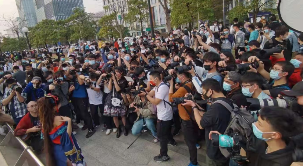 狗头萝莉放弃COSER？转行做起了美妆博主！-哪边嗨