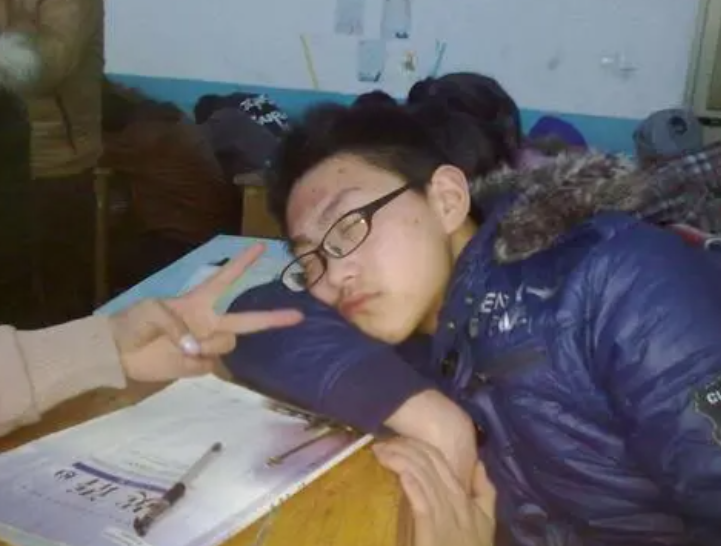 17年前吐槽学校，17年后成学校老师，当年的“犯罪证据”异常尴尬