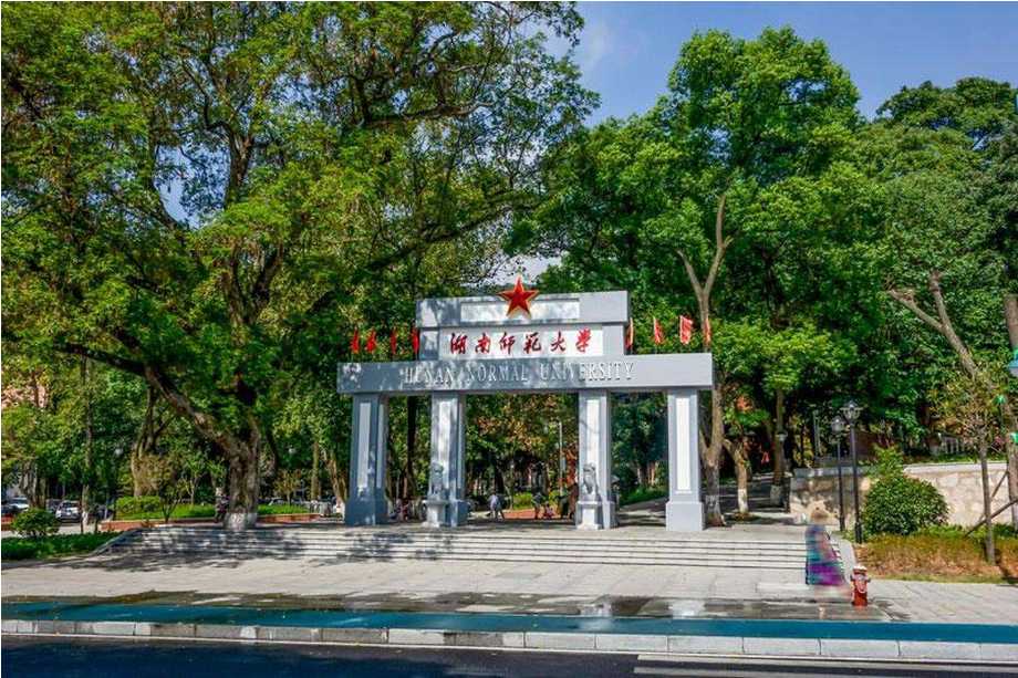 7年前，湖南38岁女教师倒追大27岁环卫工人，如今两人生活怎样？