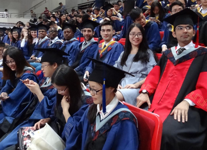 多地高校通知，研究生迎来大变化，学费让学生发愁，但还有好消息