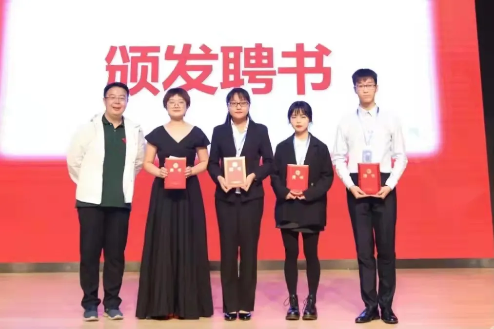 北京“超美”女学霸：担任校学生会主席，保送名校读研，获共青团中央表彰！