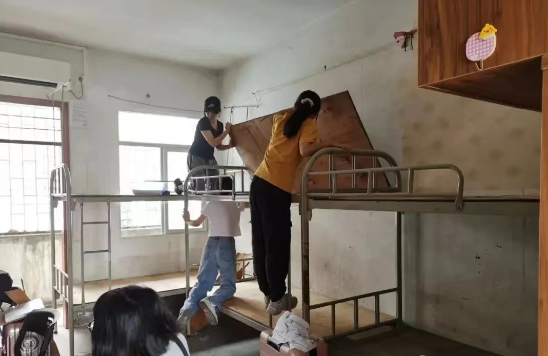 为了迎接新生，各大院校晒研究生宿舍环境，仿佛挣扎在贫困线上