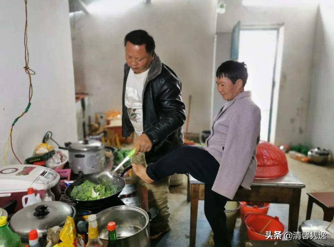 我是你的手，你是我的脚，一对残疾夫妇创造了生命的奇迹，感动全中国