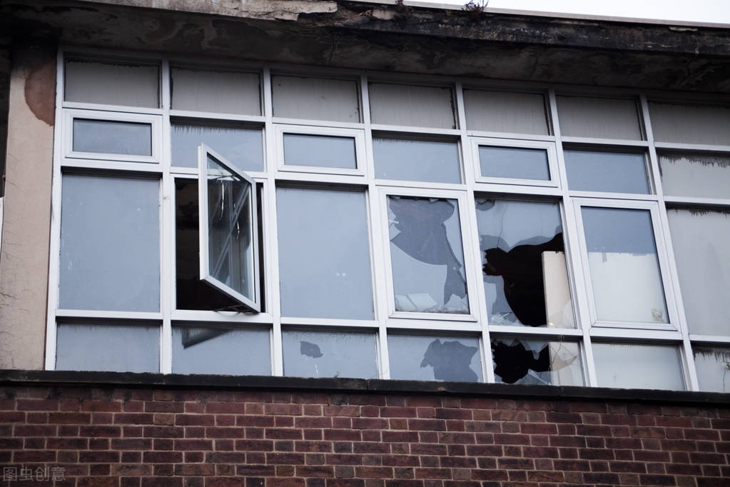 若进入已无人居住的待拆迁房盗窃，是否属于入户盗窃？