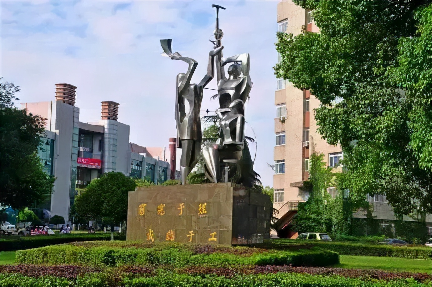 把恐龙“搬”上校徽，坐拥“世界之最”！四川这所大学“火”遍全网！