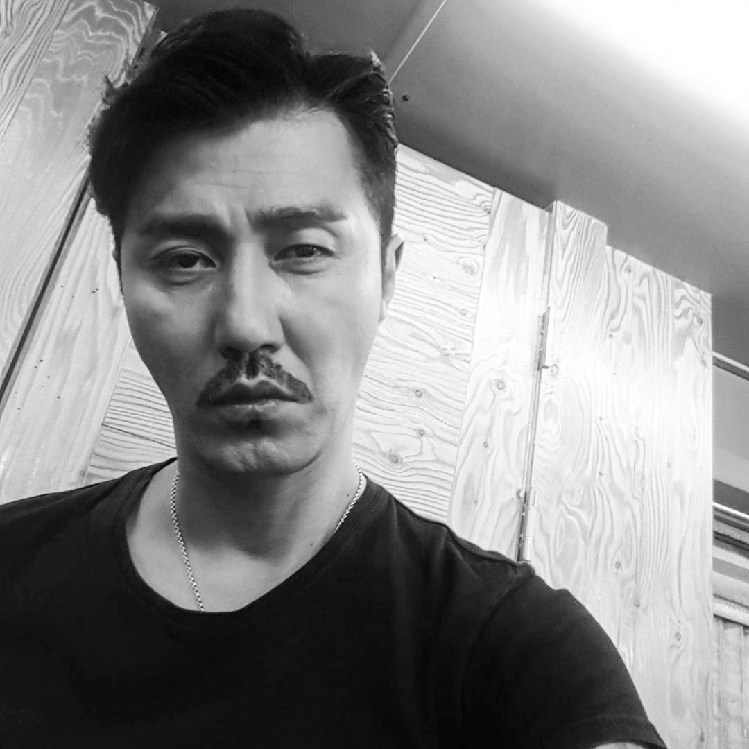盘点10位韩国男星「留胡子VS不留胡子」对比，你觉得谁最适合？