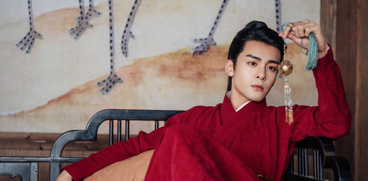 拥有“铜铃大眼”的10位男星，个个都是金刚眼，像开了大眼特效