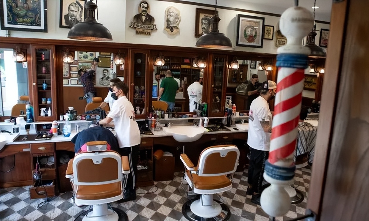 意大利理发店给顾客洗两次头罚款500欧？市长：实在没水用了