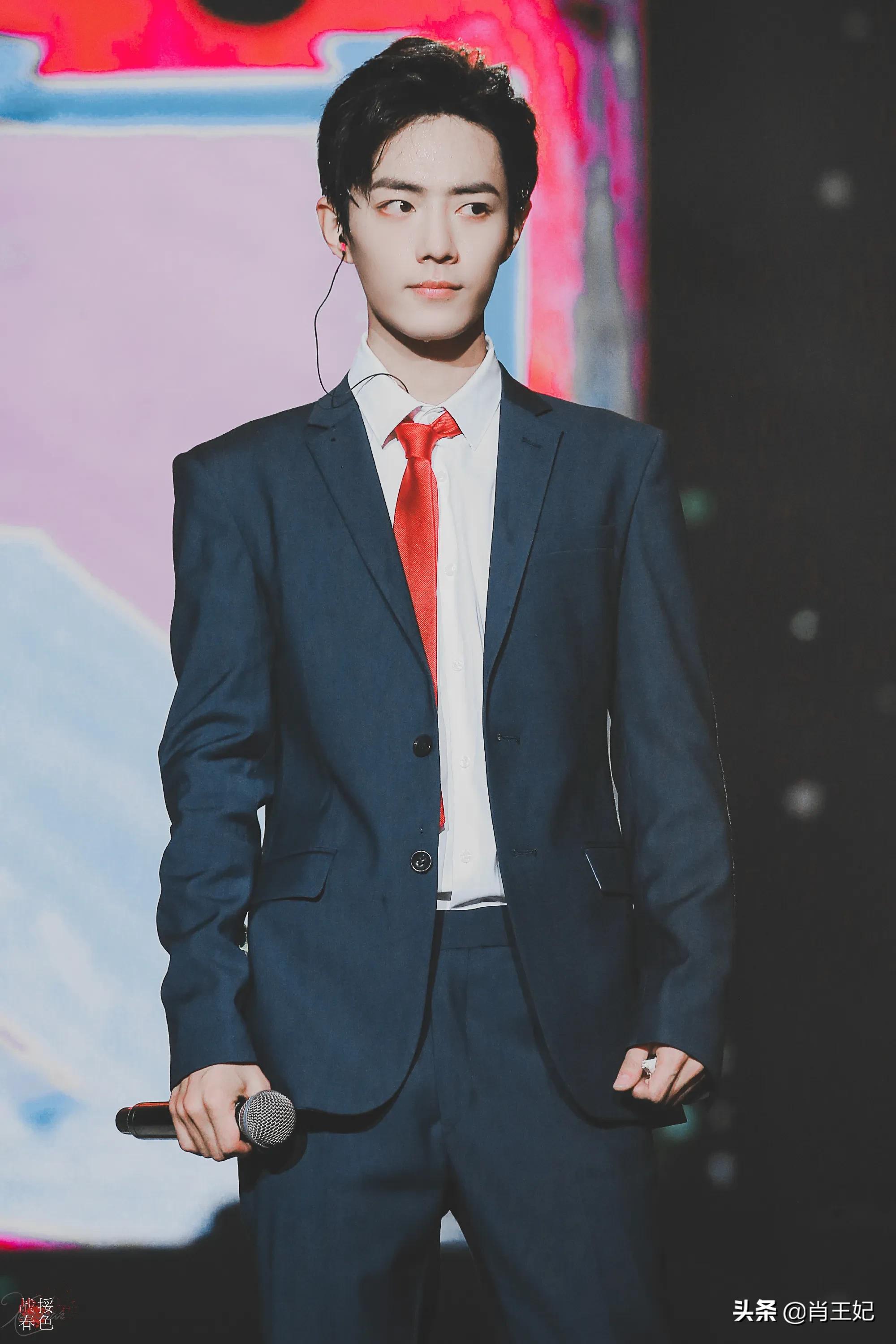 桃桃的一组生图,肖战的眼睛真好看,灵气逼人鲜花与少年绝配