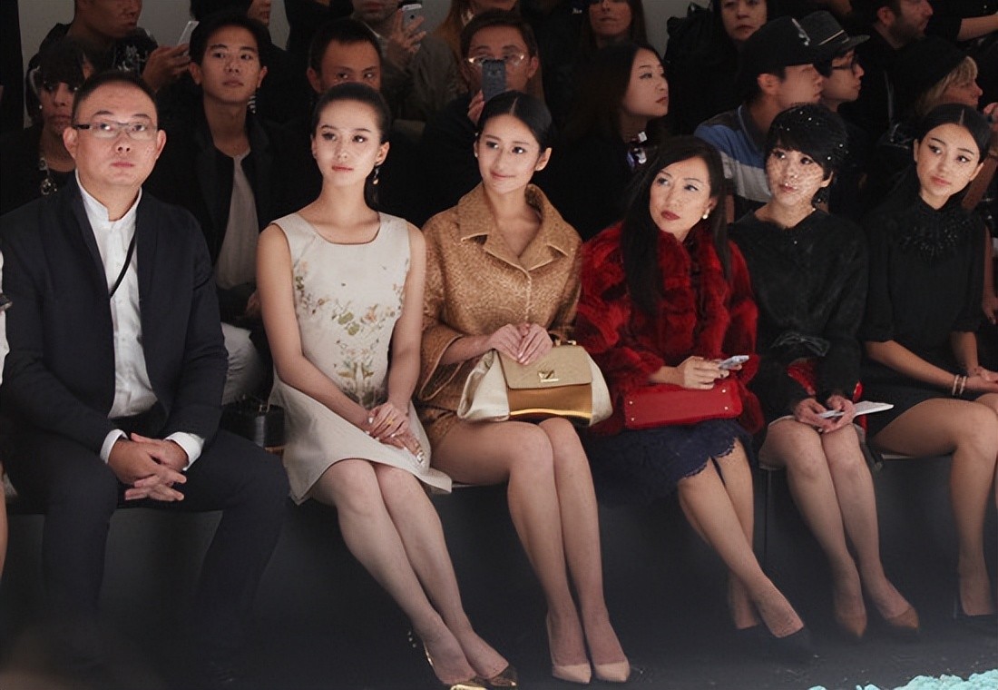 漂亮在气质面前不值得一提！33岁颖儿同框35岁刘诗诗差距一目了然