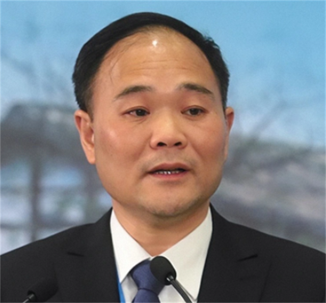 吉利李书福蛇吞象，8年27亿美元收购沃尔沃，背后是一个局中局