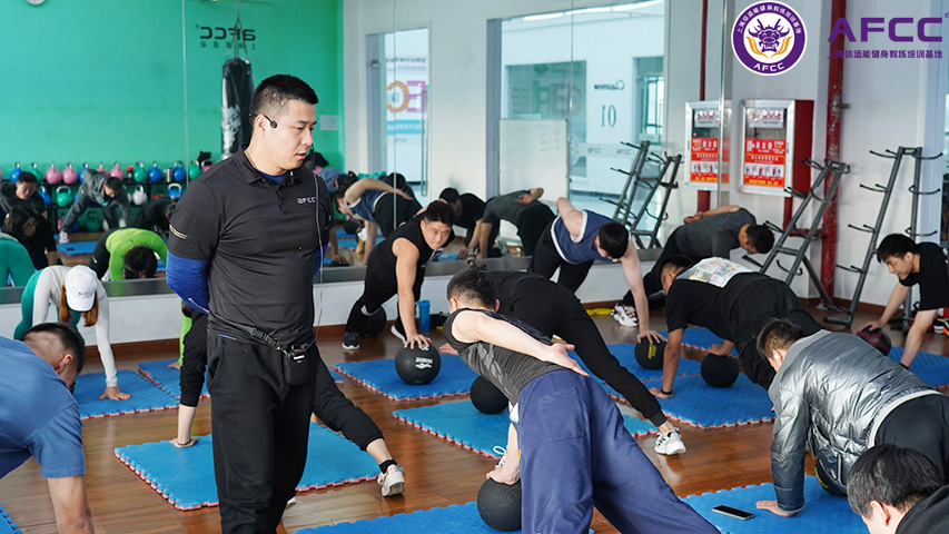 健身私教培训学院哪里好（健身教练培训学校十大排名是怎样的呢）