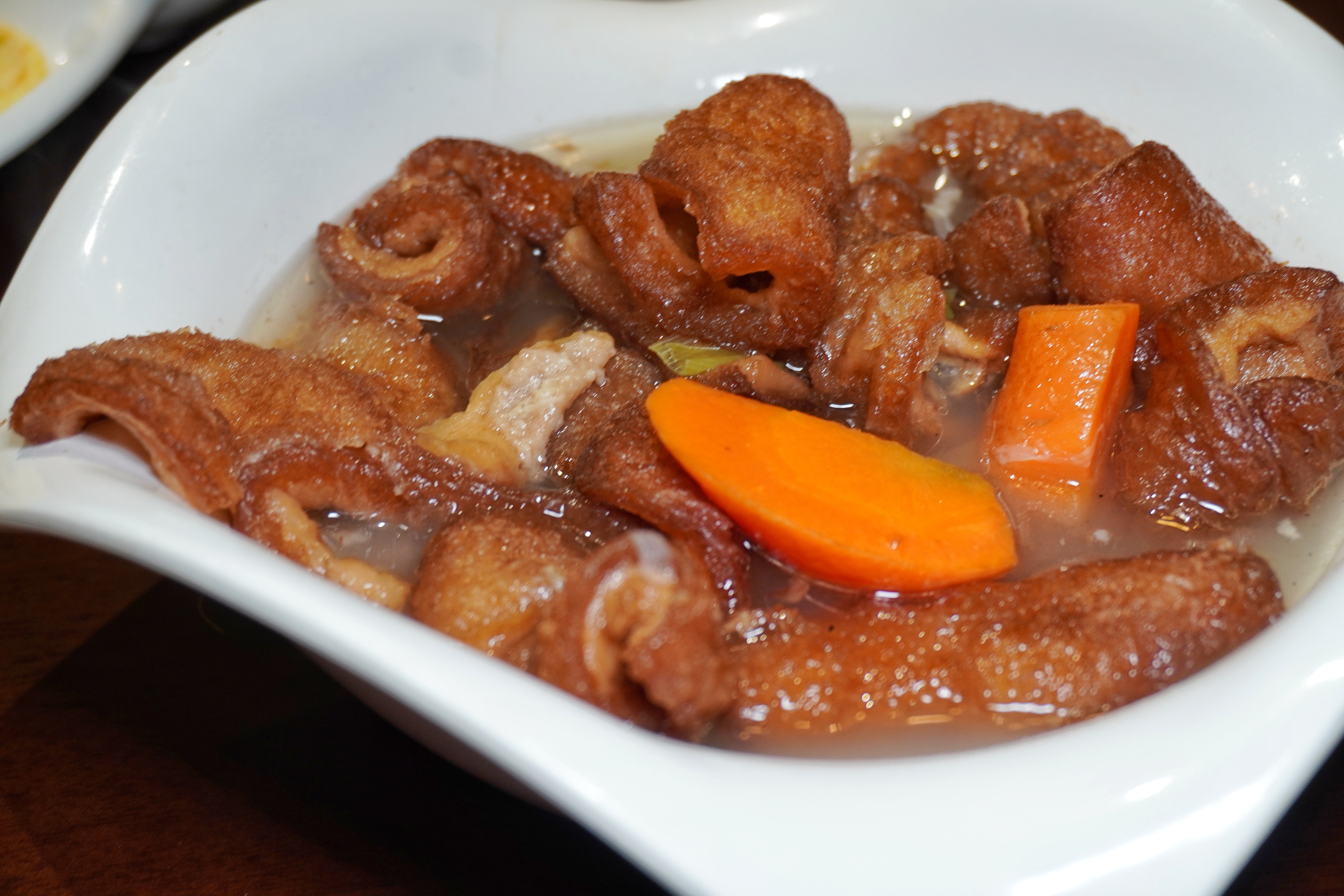 有40年经验的昆明乡村大厨，还原老昆明传统年味猪八碗，道道经典