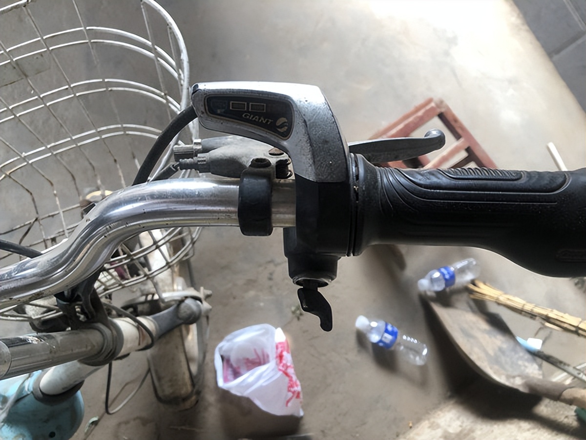 夏天用這三種方法保養(yǎng)電動(dòng)車的電瓶，電瓶不發(fā)熱不鼓包壽命延長(zhǎng)