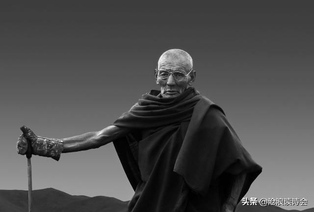 春风如诗，拂面而来，万物苏醒，花开满园，宛如天地间最温柔的低语。