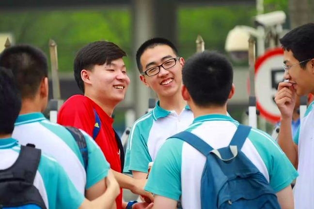 为何初中多是“男女同桌”？班主任老师的小心思，家长了解过吗？