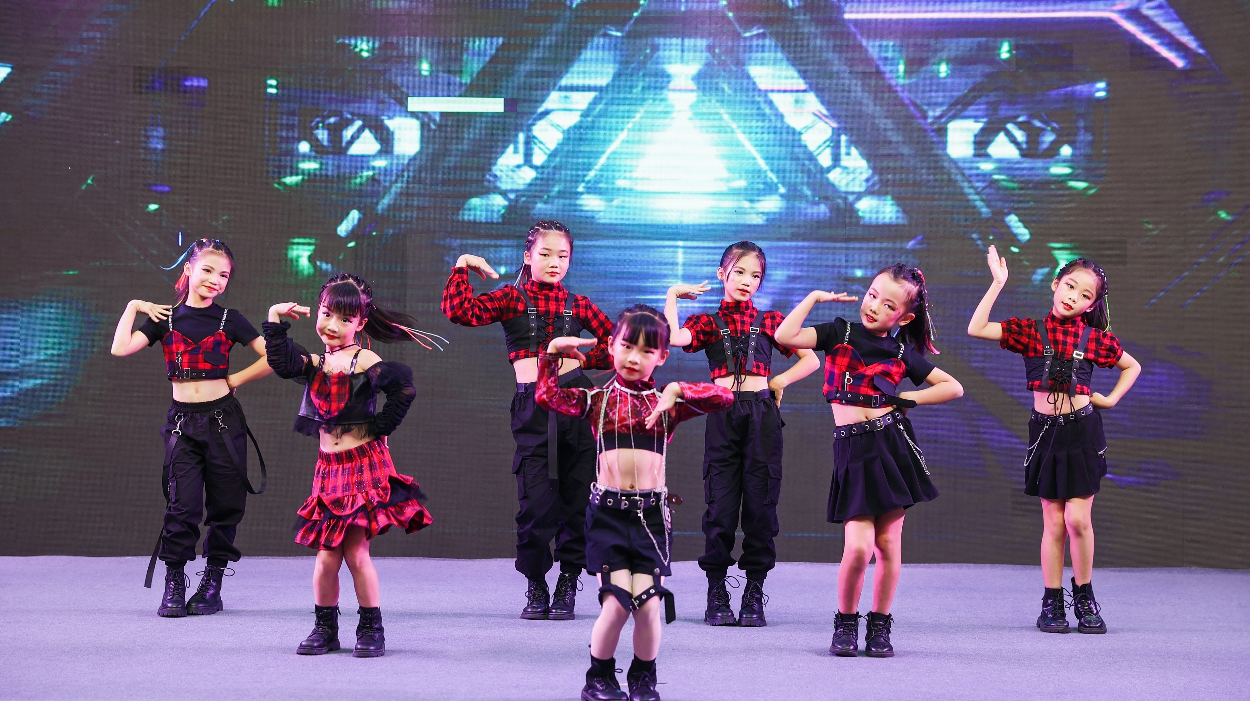 专访 | 舞林新生代广州赛区 彩虹少女组合：舞蹈让我们的青春闪耀