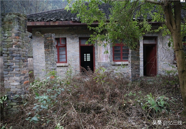 贵州废弃的工矿遗址，曾有2万人在此生活，有着“小香港”的美誉