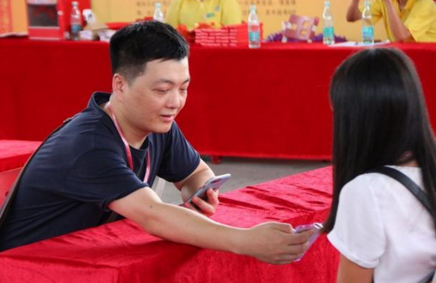 “普本生”和“985生”差距多大？小米面试官一语道破，让人羞愧