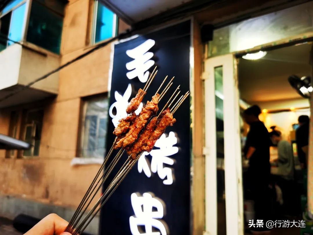 藏不住了！那些巷子里的美味人生，被悄悄地穿成了串