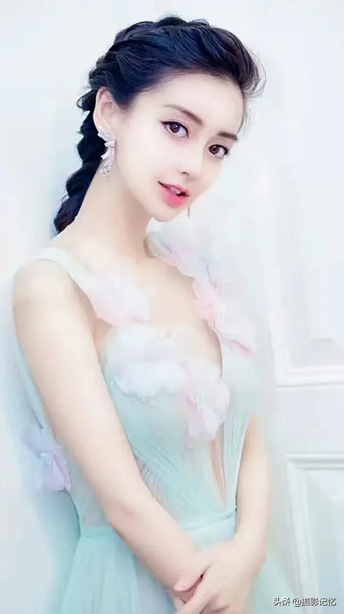 杨颖：冰肌雪肤