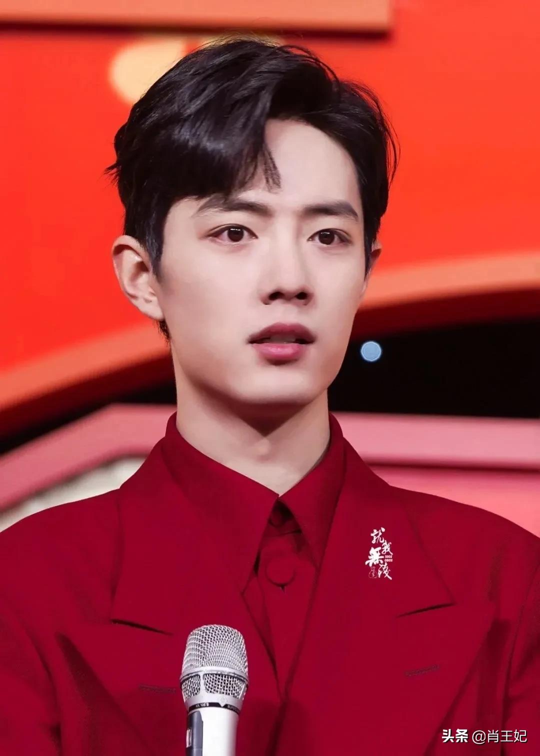 桃桃的一组生图,肖战的眼睛真好看,灵气逼人鲜花与少年绝配