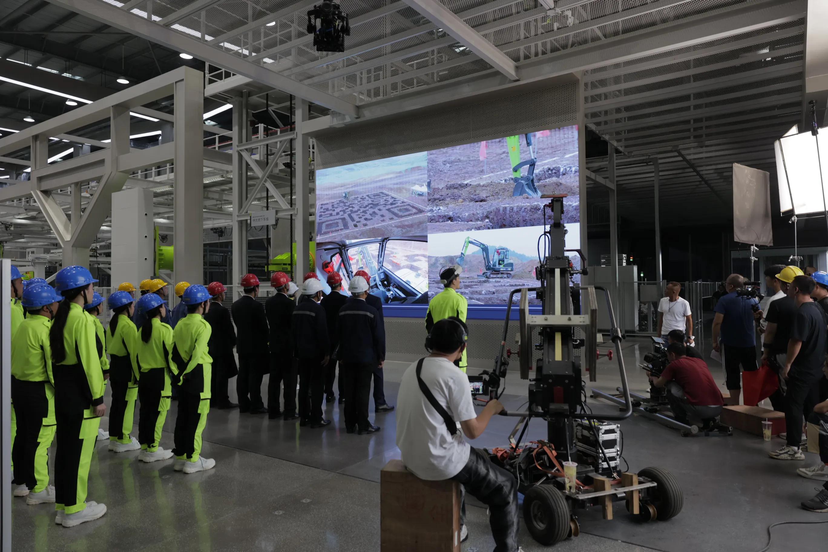 期待！中联重科协拍的首部行业大剧《重中之重》杀青