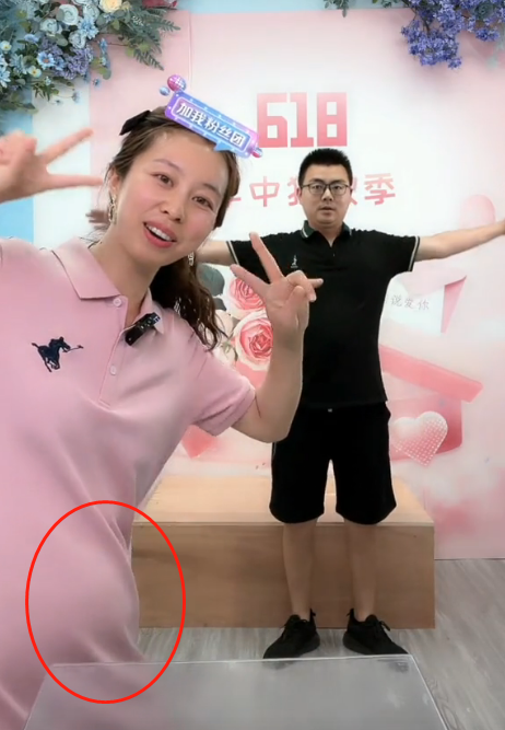 怀三胎？田静小腹隆起，姚威心疼现身直播间炒菜，她早有三胎想法