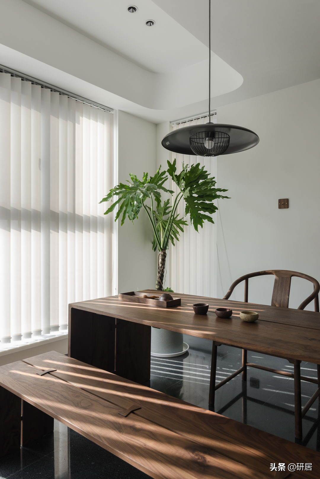 70后大叔的新家，不要门框和踢脚线，全屋化繁为简，氛围清净自然