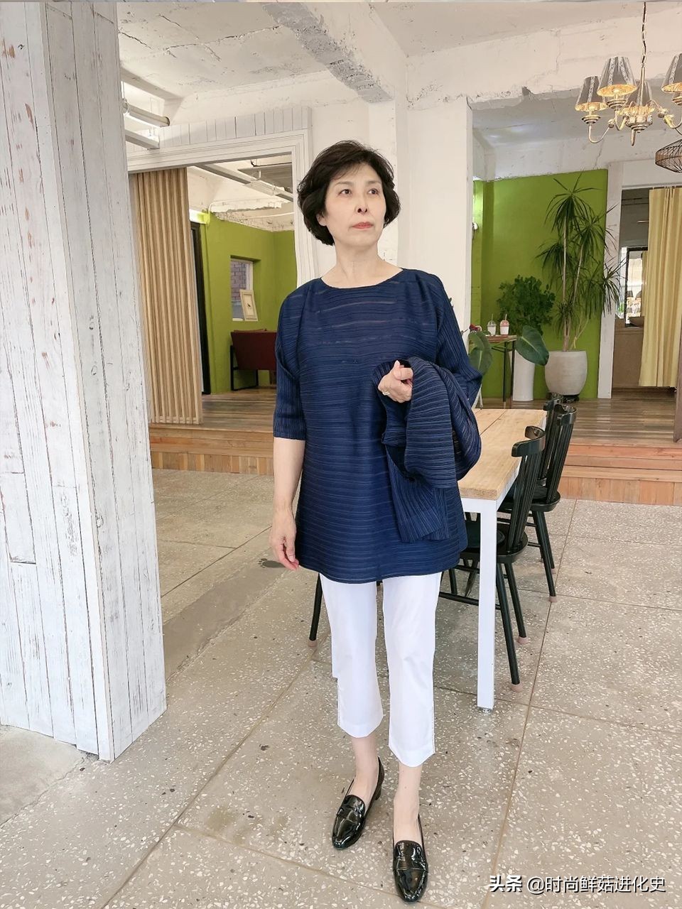 50,60岁的女人过年,妈妈衫就该这么穿!显高更显瘦,洋气忒显嫩