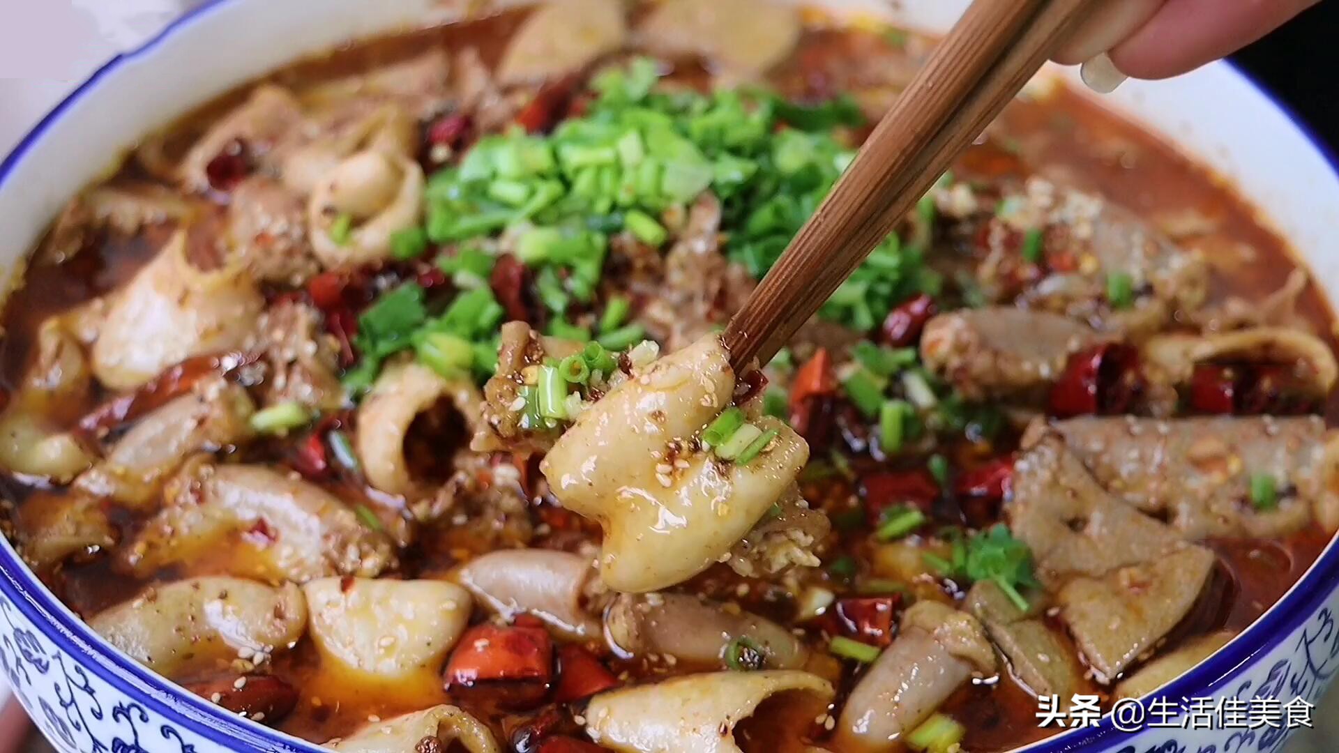 嘴馋就要做它吃，不炒不炖，这几样混一起，浇上料吃，太香啦