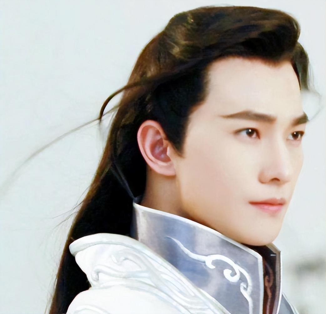 “龙须刘海”不要轻易尝试！有人仙气十足，有人酷似蟑螂精